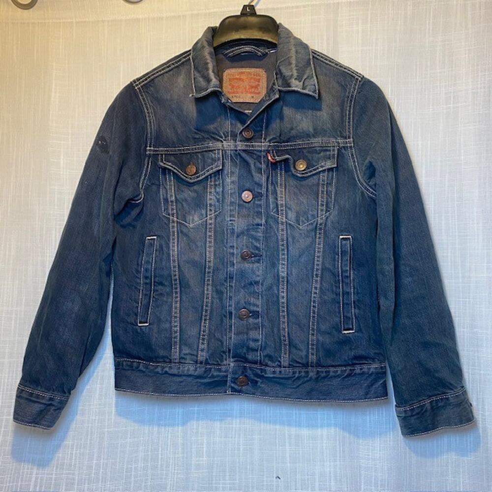 Levi's Denim Trucker Jacket Womens Medium Blue Jean Button Up Coat Classic